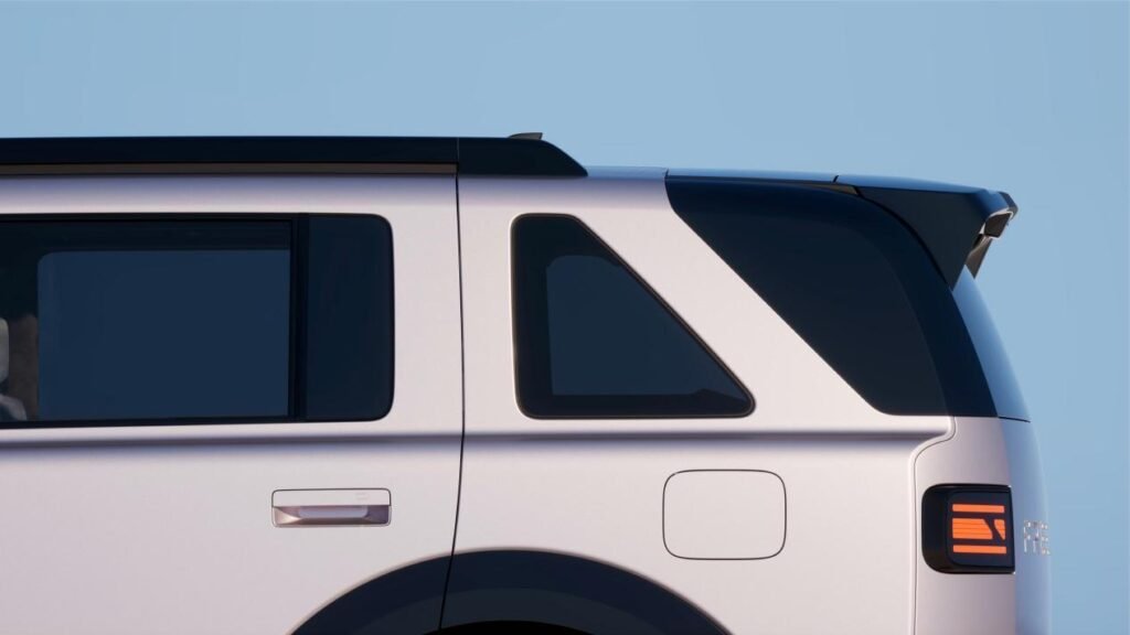 FREELANDER 8 Back View