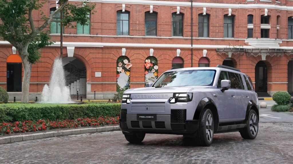 FREELANDER 8 Showcases at The Peninsula Shanghai